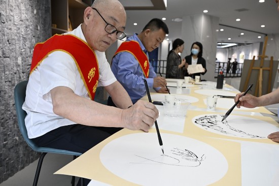 西安市总工会庆祝全总百年华诞劳模风采艺术展开幕